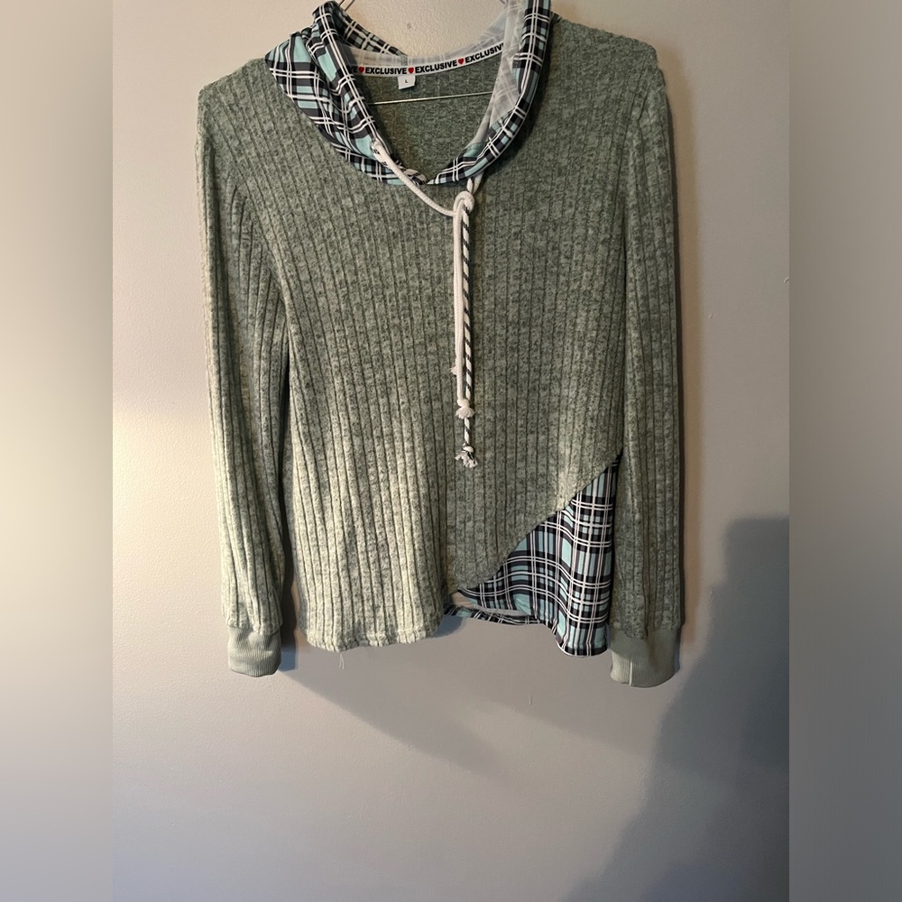 2 Women Sweaters - Exclusive